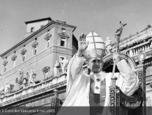 Papa Paolo VI in piazza San Pietro il giorno della chiusura del Concilio Vaticano II (Foto Vatican media)