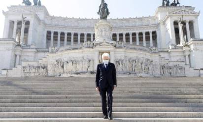 25 aprile, Mattarella: &quot;Chi combatte in prima linea il virus onora la Repubblica&quot;