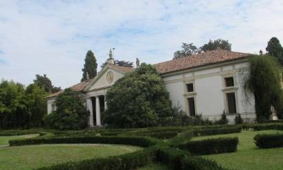 Villa Franchetti: cinque offerte per sette quote