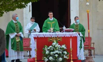 Le prime messe dei nostri nuovi sacerdoti. Sul sagrato per la celebrazione di don Matteo Bettiol a Casale sul Sile