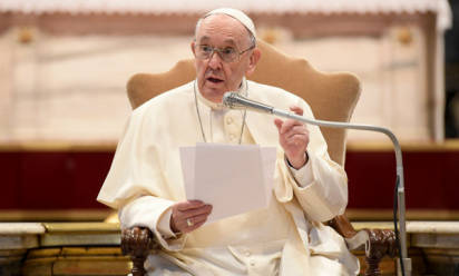 Riflessione: la preghiera del Papa e di tutto il popolo