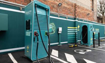 Auto elettriche, nuovi punti di ricarica ultraveloce in città