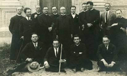 A sinistra: gruppo di pubblicisti trevigiani. Giuseppe Corazzin è il secondo da sinistra