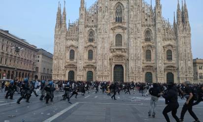 Scontri durante la manifestazione 'Italia In Piazza' del 17 ottobre 2026, Milano. ANSA/PAOLO SALMOIRAGO // Clashes during the 'Italia In Piazza' demonstration in Milan on 17 October 2026. ANSA/PAOLO SALMOIRAGO
