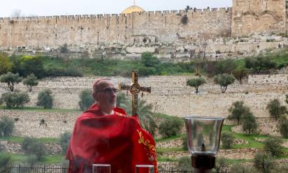 epa12858886 Cardinal Pierbattista Pizzaballa, the Latin Patriarch of Jerusalem, holds a prayer service to mark Palm Sunday, in Jerusalem, 29 March 2026, following the cancellation of the traditional Palm Sunday procession from the Mount of Olives, amid restrictions on gathering in large groups and the US-Israeli conflict with Iran. EPA/Ammar Awad / POOL