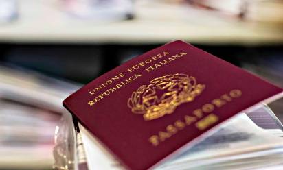 Emigrati all’estero: stop alla cittadinanza “facile”