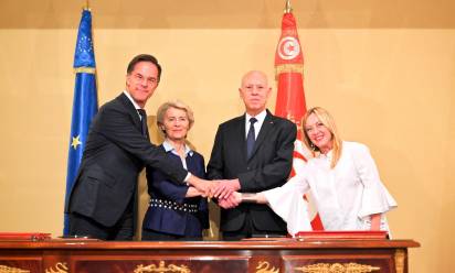 Da sinistra: il presidente tunisino Saied, Ursula Von der Leyen, Mark Rutte e Giorgia Meloni - Foto Commissione europea