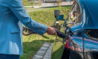 Bonus da 60 mila euro ai benzinai che passano alle colonnine elettriche