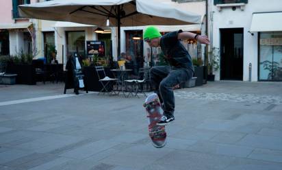 Giovani in centro: il progetto di Volontarinsieme che coinvolge ragazzi e famiglie