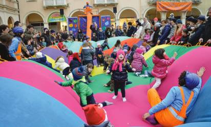 ﻿Appuntamento domenica 7 luglio in Piazza Giorgione con il fantasmagorico gioco teatrale portato in scena dalla Compagnia il Melarancio, uno spettacolo di piazza esplosivo che sorprenderà grandi e piccini.