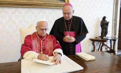 Papa Leone XIV firma l’esortazione Dilexi te