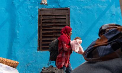 Profuga sudanese con il figlio in braccio - Foto Wfp/Sir