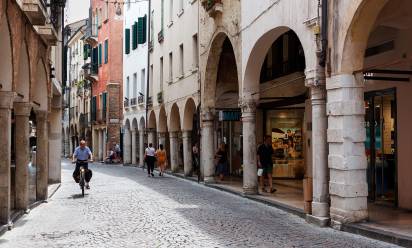 Società sempre più vecchia: lo dice l’Istat