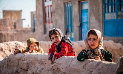 Volti di bambine che non possono andare a scuola - foto Undp Afghanistan