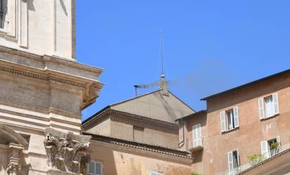 Fumata nera sopra la Sistina