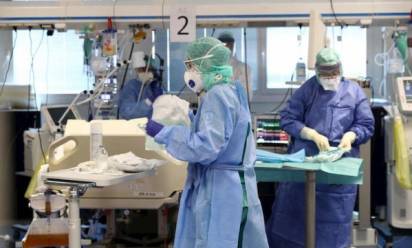 A Brescia la città è deserta, ma il contagio non si ferma. Chiusa anche la fabbrica che costruisce armi. Ora è questa la “guerra”
