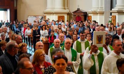 “Affetto e gratitudine”: Camposampiero e Rustega salutano don Claudio Bosa dopo nove anni