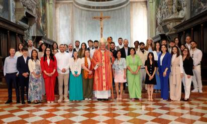 Cresima per 39 giovani e adulti, che il Vescovo ha invitato a vivere la Chiesa