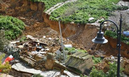 Interi quartieri a Niscemi (Caltanissetta), Sante Croci, Trappeto e via Popolo, sono stati evacuati, a causa di una frana, sono circa trecento le famiglie evacuate e trasferite in altre abitazioni e in un palazzetto dello sport, Niscemi, 26 gennaio 2026.