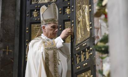 Leone XIV chiude la Porta Santa e il Giubileo: “Si affermi l’artigianato della pace”