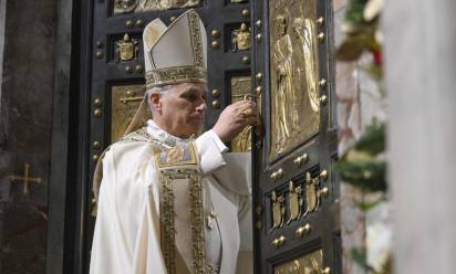 Leone XIV chiude la Porta Santa e il Giubileo: “Si affermi l’artigianato della pace”