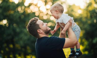 Festa del papà, “figura non in crisi, ma in positiva e profonda trasformazione”