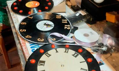 Paese: nella casa di Gianni Simon, l’orologiaio “maestro del tempo”