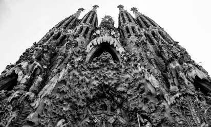 Foto dal basso della Sagrada Familia