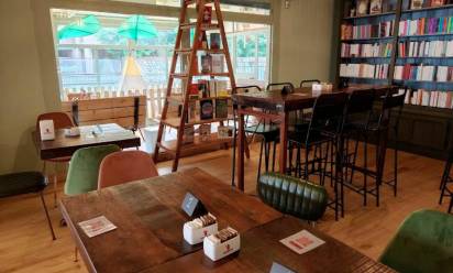 Insieme bar e libreria