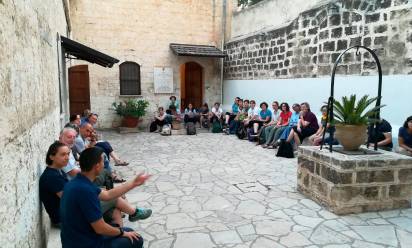 Il cortile della Fraternità di Nazareth, dove dal mese di settembre arriveranno le Discepole del Vangelo