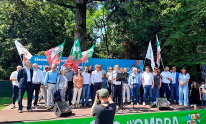 Giovanni Manildo e la sua coalizione alla presentazione ufficiale, al parco degli Alberi parlanti