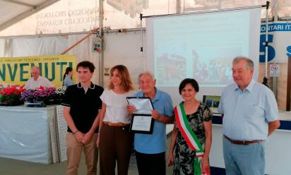 Camposampiero, in occasione del periodico incontro di Mano amica il grazie a padre Martellozzo
