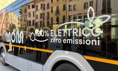 Mom, 21 nuovi bus elettrici