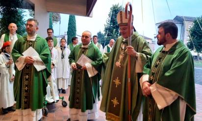 Catena, Lancenigo e Fontane chiamate a camminare insieme, con i parroci don Roberto e don Luca e il collaboratore don Enrico