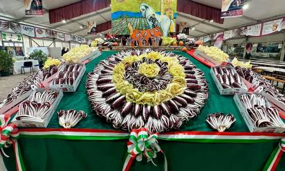 L’interno del palaradicchio a Rio San Martino, la struttura dove si svolgono le diverse iniziative legate alla Festa del radicchio