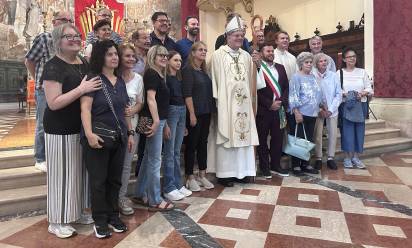 Festività del Divin Crocifisso: il vescovo incontra sposi e sordi