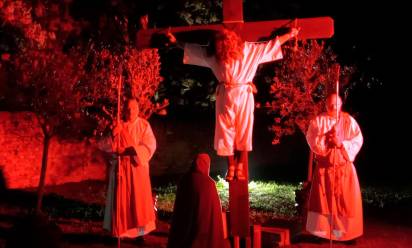 Fossalunga: messaggio di pace dalla Via Crucis vivente