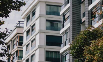 Condòmino moroso: ecco quando si possono sospendere i servizi comuni