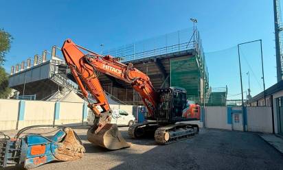 Lavori di ristruttura-zione dello stadio Omobono Tenni in vista dell’inizio del campionato