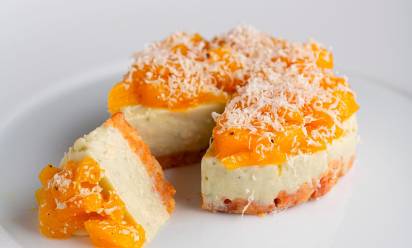 Blugins cake con cioccolato bianco e mela allo zafferano e pepe nero