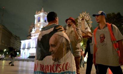 Il popolo di Buenos Aires saluta Francesco con una carovana