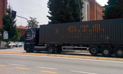 Rebus traffico a Treviso. E il divieto per i tir è una farsa