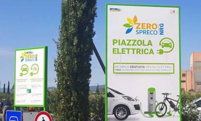 Piazzole ecologiche in dodici comuni per bici e auto elettriche: si inizia da Pederobba