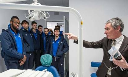Il Treviso basket visita la nuova clinica odontoiatrica a Monastier