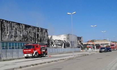 Castelfranco: dopo il rogo Vigili del fuoco ancora al lavoro
