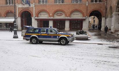 Nevica sulla Marca e in città, si lavora per ridurre i disagi. Trasporti pubblici Ok