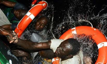 Migranti: il realismo cristiano e il naufragio della politica