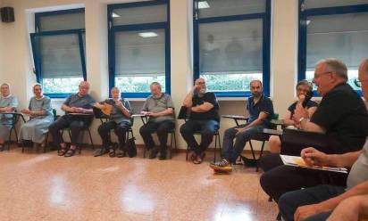 Il vescovo Michele Tomasi nel corso del suo intervento a Riese, in occasione dell’incontro con i missionari (La vita del popolo)