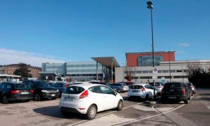 Ca’ Foncello: il parcheggio di fronte all’ingresso a uso esclusivo degli accessi al Pronto soccorso