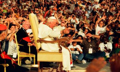 Papa Giovanni Paolo II con i giovani, a Tor Vergata, il 19 agosto 2000